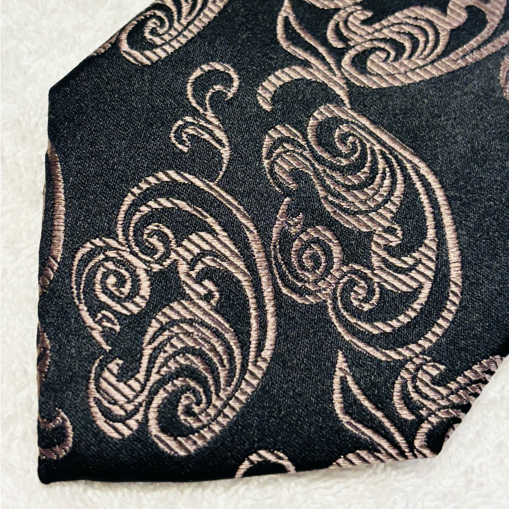 Brand New Stylish Tie By Paul Malone  Palm Beachi